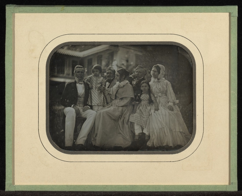 A window to the past: the first 30 photographs taken in 1839, John Herschel A window to the past: the first 30 photographs taken in 1839, John Herschel