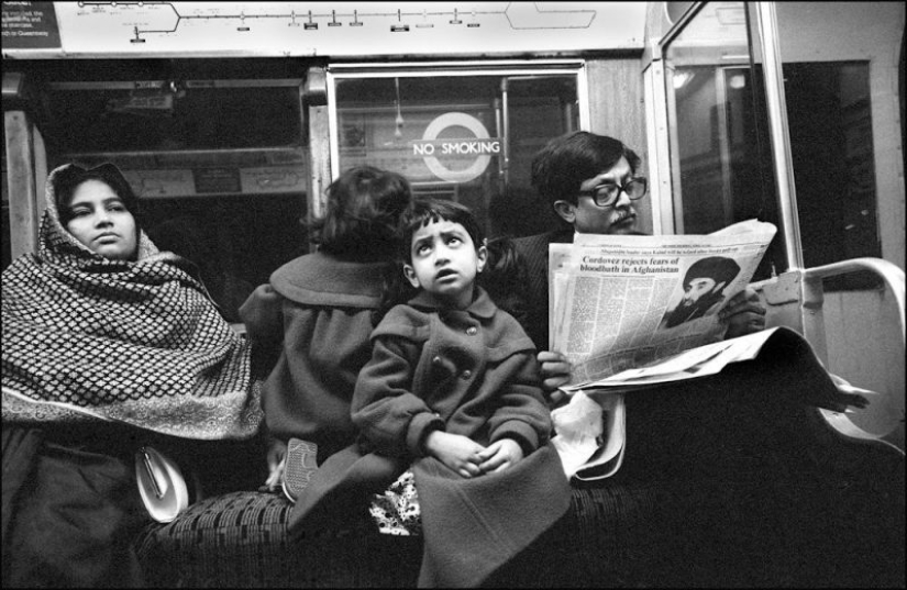 "Abajo de la tubería": Londres un fotógrafo con los años, en silencio, la filmación de los pasajeros del metro