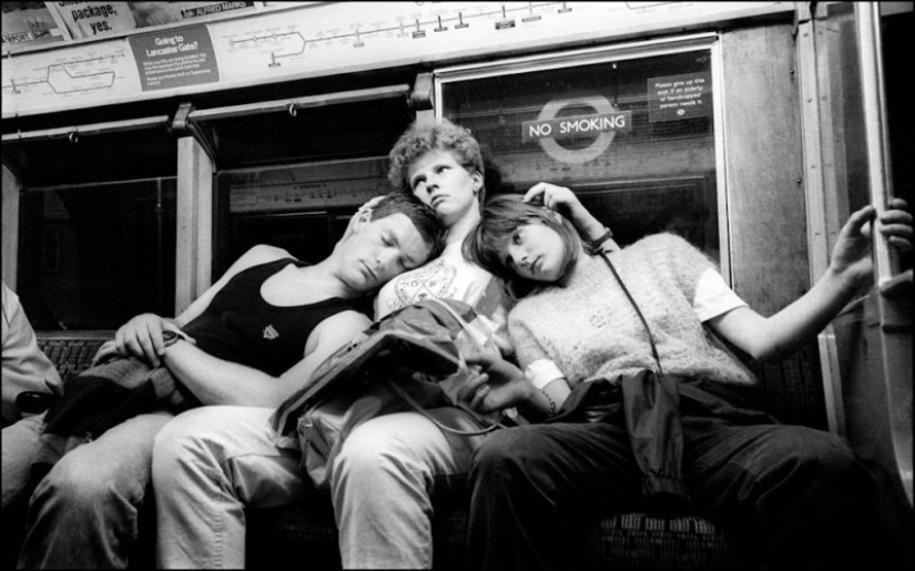 "Abajo de la tubería": Londres un fotógrafo con los años, en silencio, la filmación de los pasajeros del metro