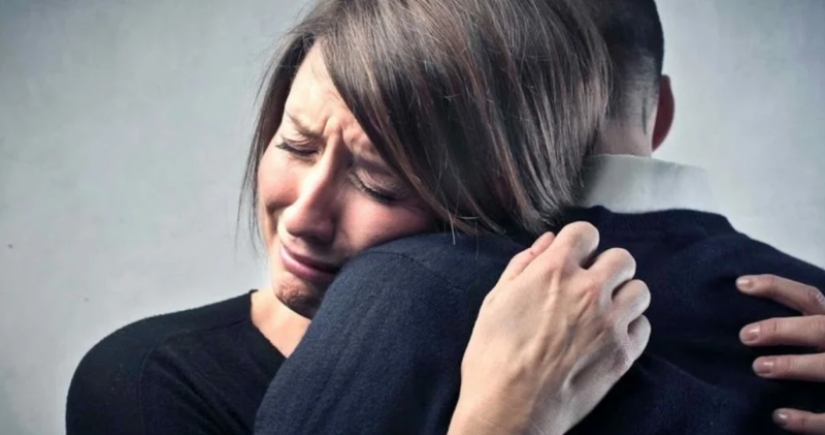 "Abraza y llora": ¿cómo aparece la expresión popular entre la juventud moderna "Abraza y llora": ¿cómo aparece la expresión popular entre la juventud moderna