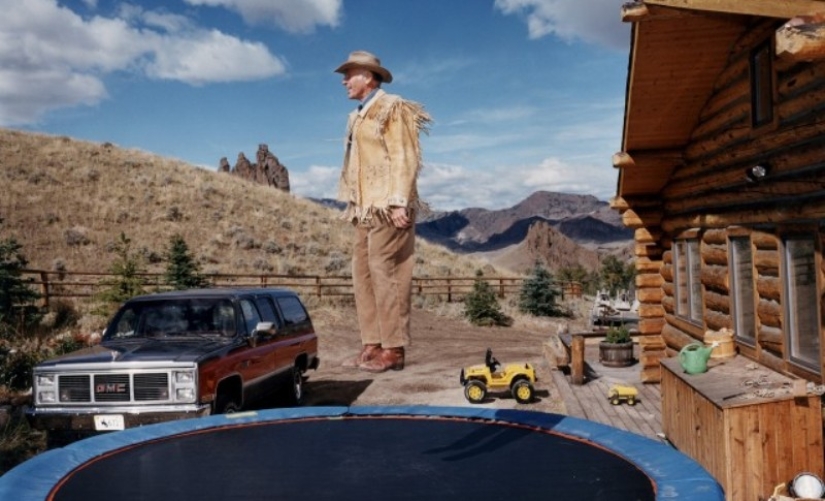 Absurd Stories in Photographs by Lars Tunbjörk