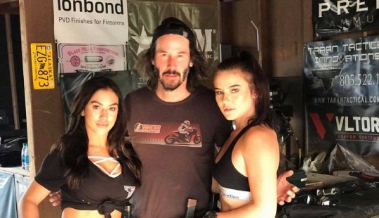 After himself: Keanu Reeves never touches the people photographed