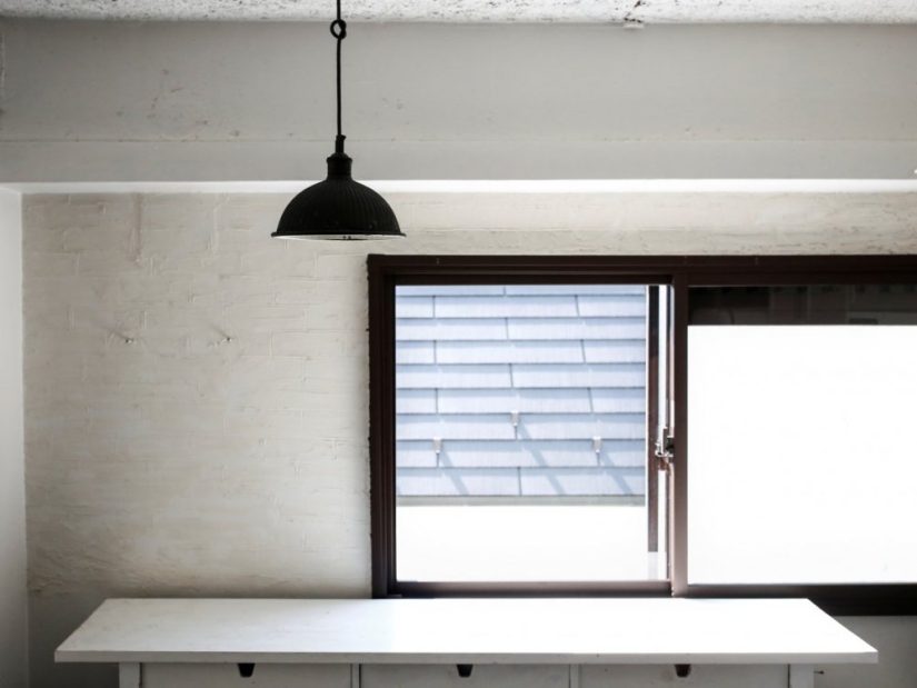 Al menos la pelota está rodando: apartamentos dolorosamente vacíos de minimalistas japoneses