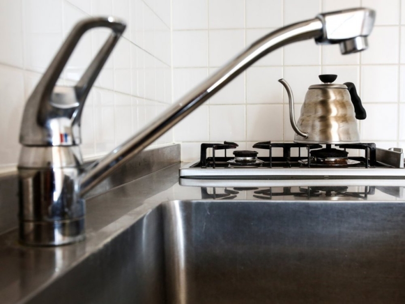 Al menos la pelota está rodando: apartamentos dolorosamente vacíos de minimalistas japoneses