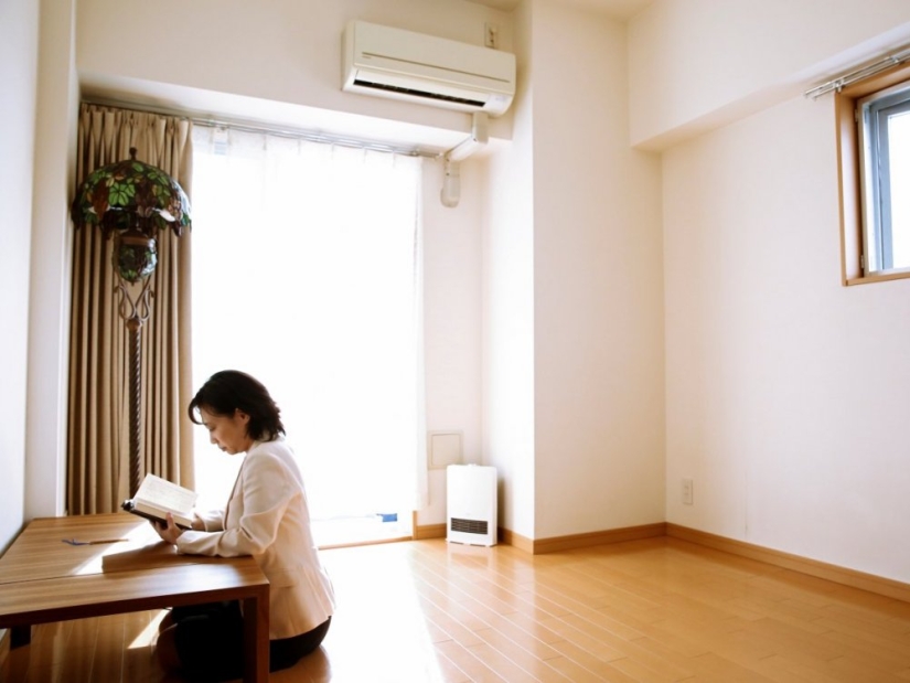 Al menos la pelota está rodando: apartamentos dolorosamente vacíos de minimalistas japoneses