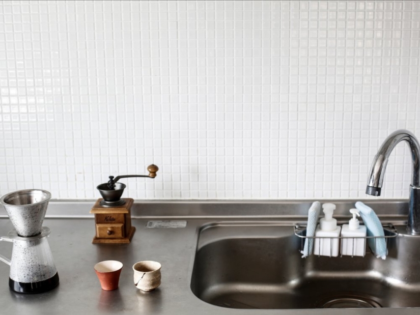 Al menos la pelota está rodando: apartamentos dolorosamente vacíos de minimalistas japoneses