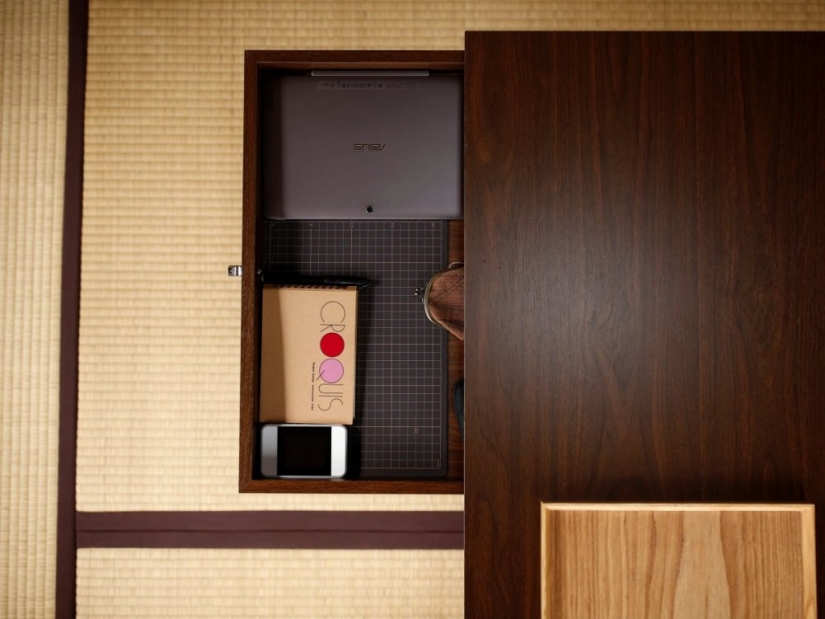 Al menos la pelota está rodando: apartamentos dolorosamente vacíos de minimalistas japoneses