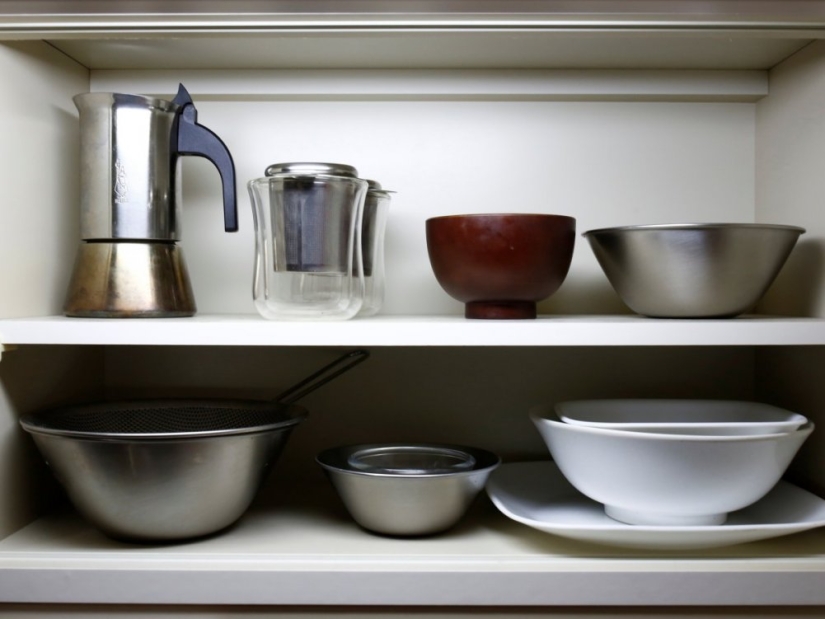 Al menos la pelota está rodando: apartamentos dolorosamente vacíos de minimalistas japoneses