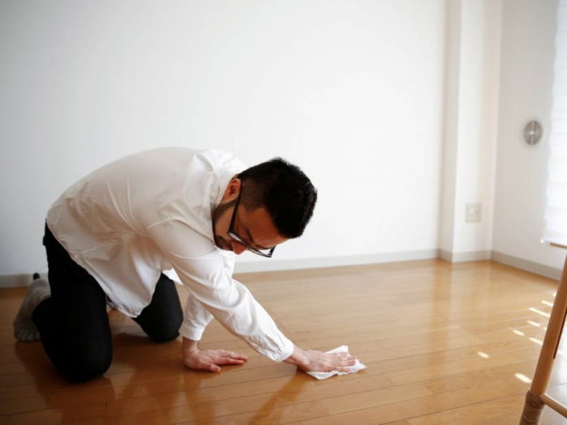 Al menos la pelota está rodando: apartamentos dolorosamente vacíos de minimalistas japoneses