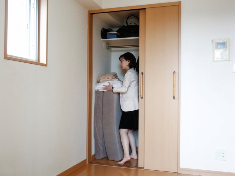 Al menos la pelota está rodando: apartamentos dolorosamente vacíos de minimalistas japoneses
