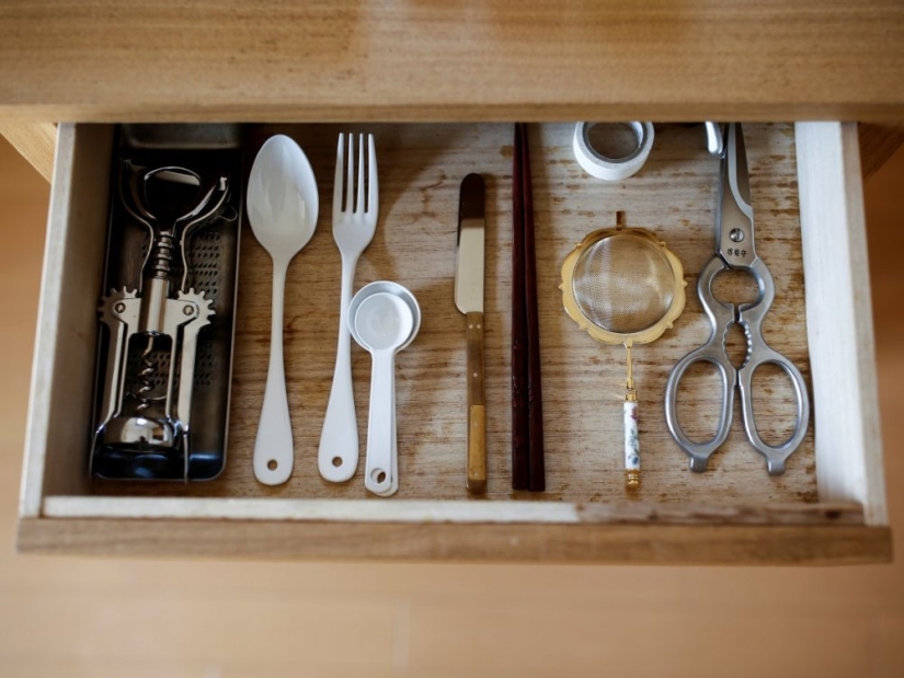 Al menos la pelota está rodando: apartamentos dolorosamente vacíos de minimalistas japoneses