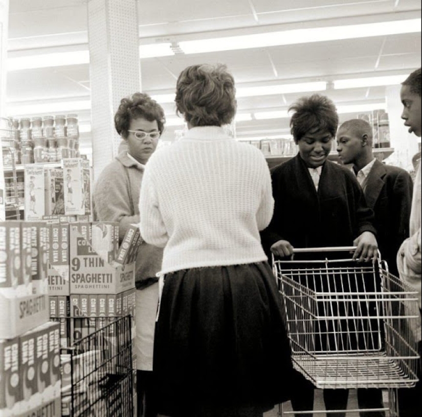 Alien Nostalgia: The Abundance of American Stores in the 60s Alien Nostalgia: The Abundance of American Stores in the 60s