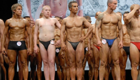 Amigo entre Enemigos, Amigo entre Enemigos: 18 Grandes casos de Disfraz Amigo entre Enemigos, Amigo entre Enemigos: 18 Grandes casos de Disfraz