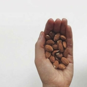Amnistía de papas fritas: el blogger mostró claramente que los alimentos saludables y dañinos tienen un contenido calórico Amnistía de papas fritas: el blogger mostró claramente que los alimentos saludables y dañinos tienen un contenido calórico