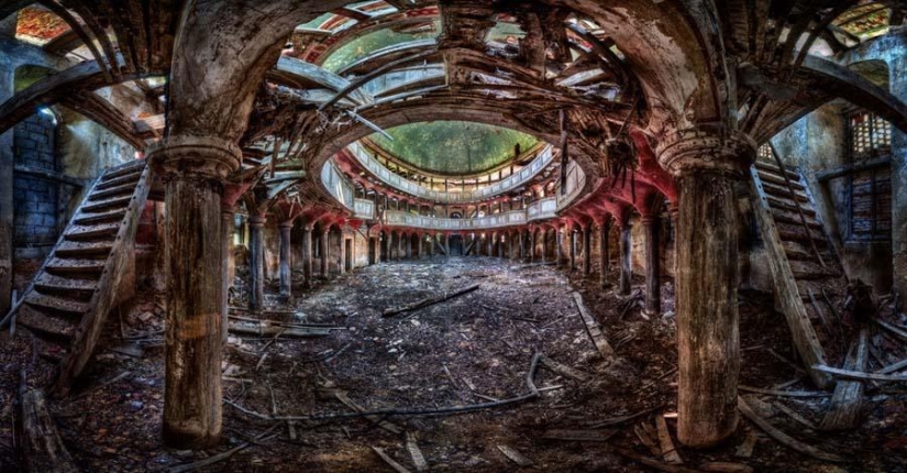 An abandoned world through the lens of Matthias Hacker