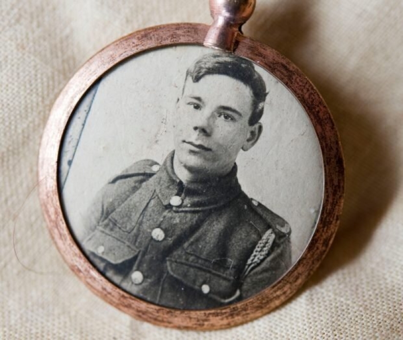 An amazing find in the attic: a suitcase with personal belongings of a soldier of the First World War