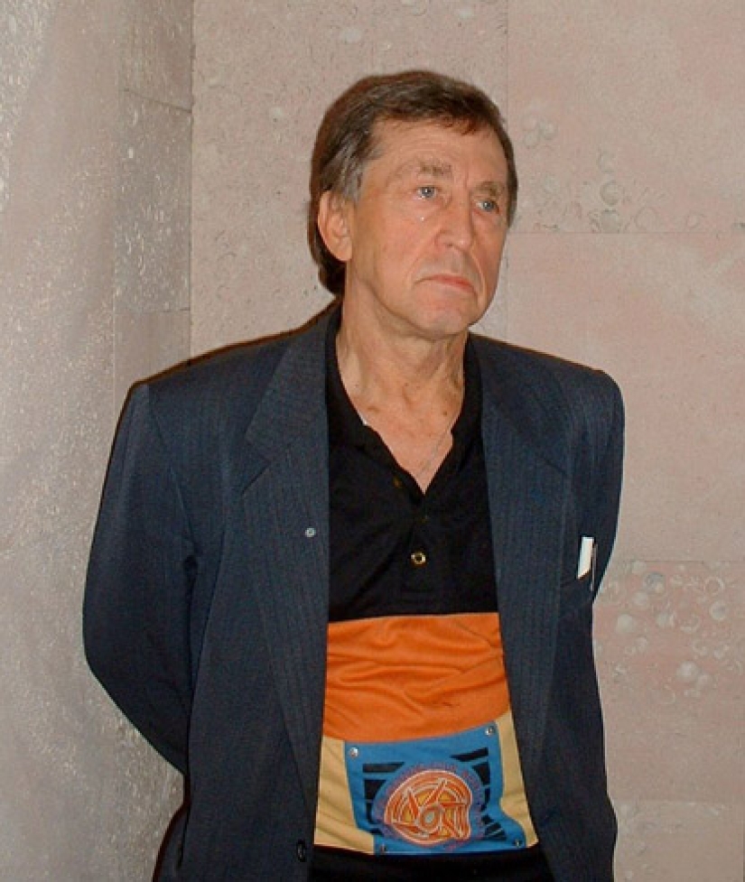 Anatoly Bugorsky es un hombre que metió la cabeza en un acelerador de partículas y sobrevivió Anatoly Bugorsky es un hombre que metió la cabeza en un acelerador de partículas y sobrevivió