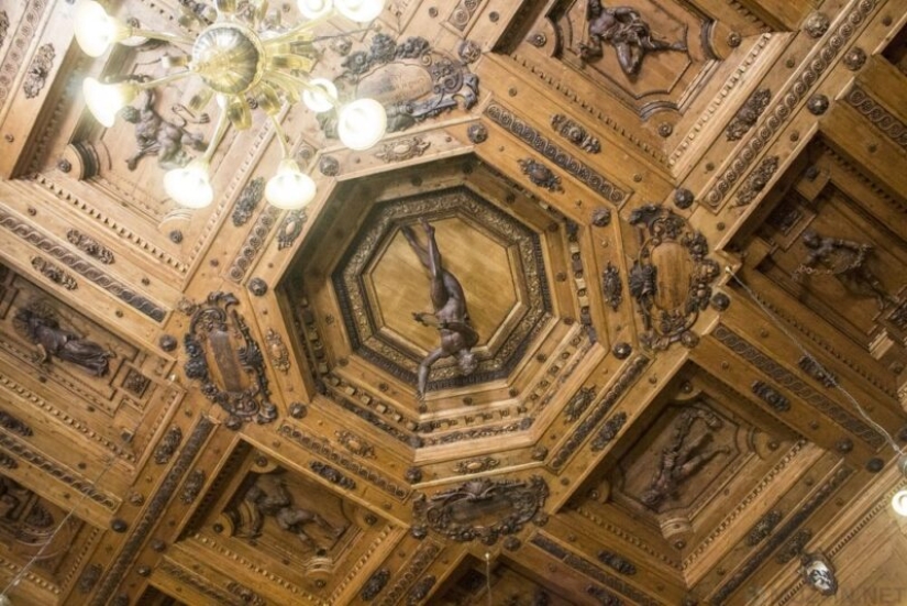 Anatomical theaters: not exactly a performance, but certainly an art