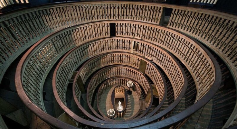Anatomical theaters: not exactly a performance, but certainly an art