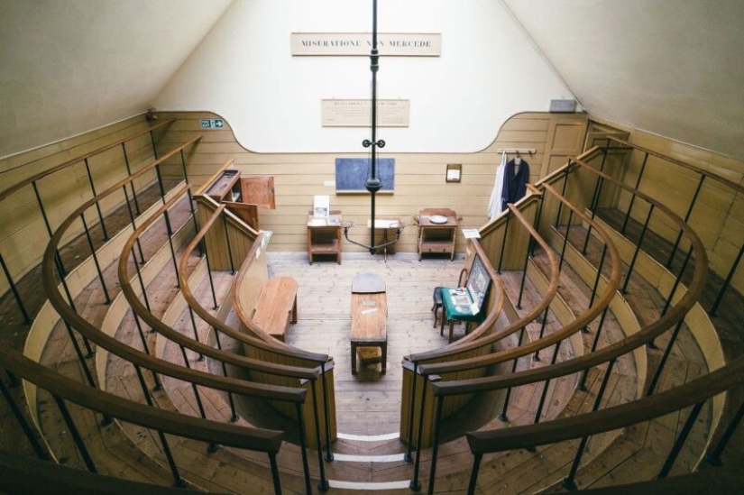 Anatomical theaters: not exactly a performance, but certainly an art