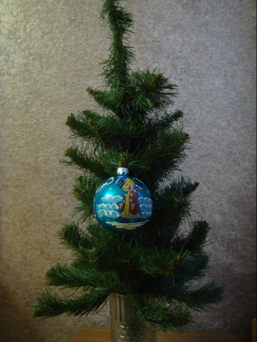 "And so it will come down!" 20 crazy Christmas trees that appeared thanks to Mother laziness