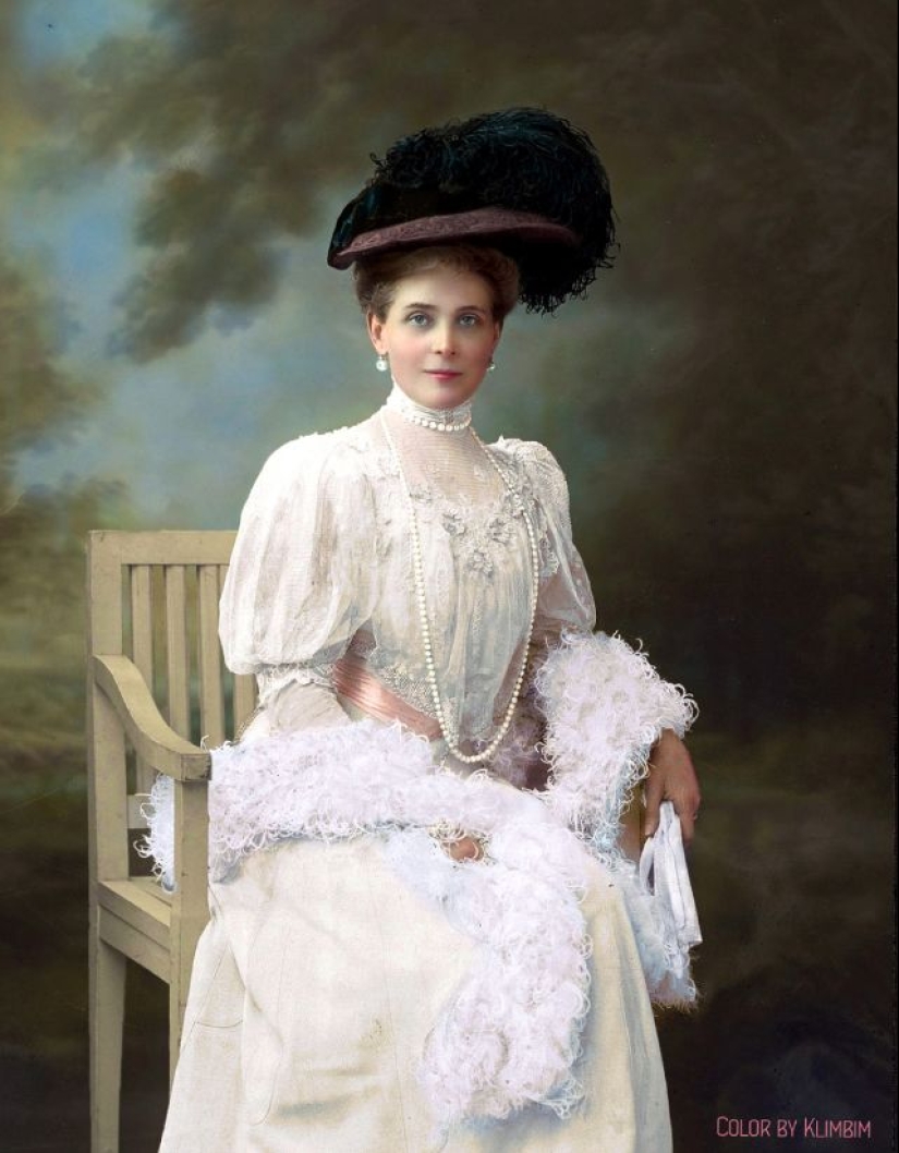 Anna Pavlova and other beauties of Tsarist Russia in colorized archival photos