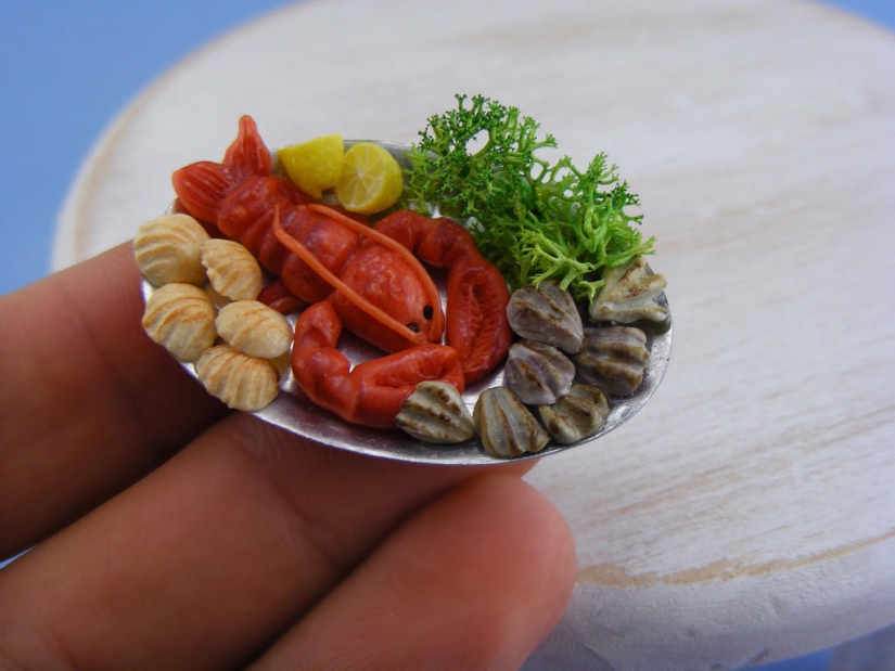 Appetizing miniatures from an Israeli master Appetizing miniatures from an Israeli master
