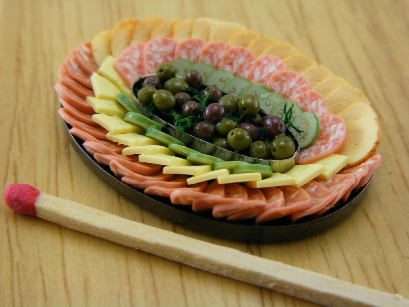 Appetizing miniatures from an Israeli master Appetizing miniatures from an Israeli master