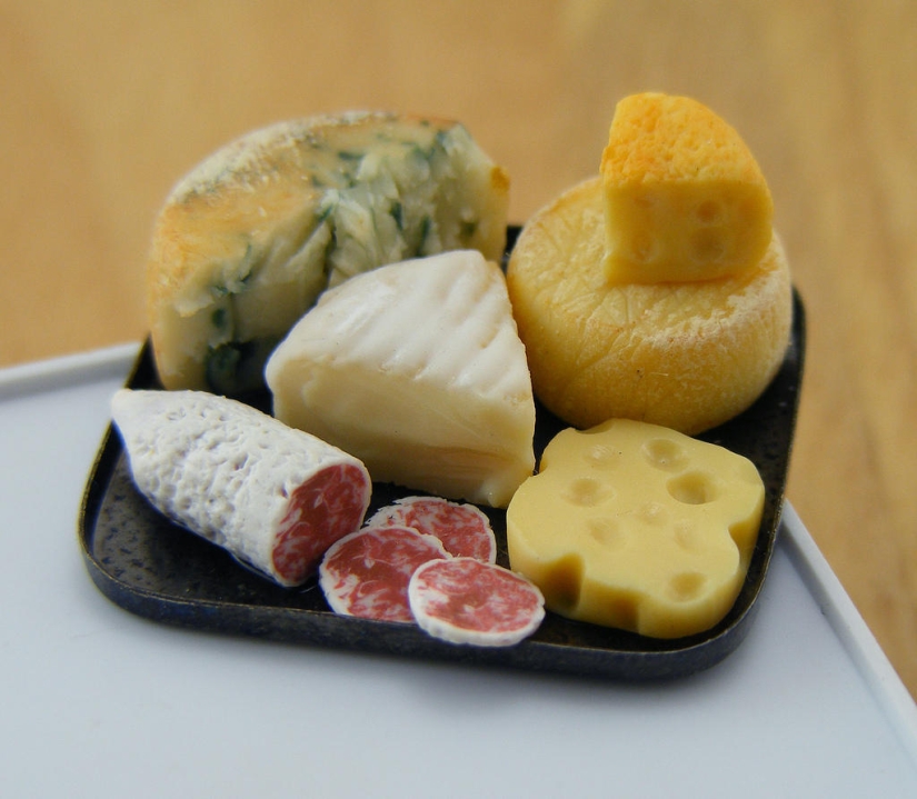 Appetizing miniatures from an Israeli master Appetizing miniatures from an Israeli master
