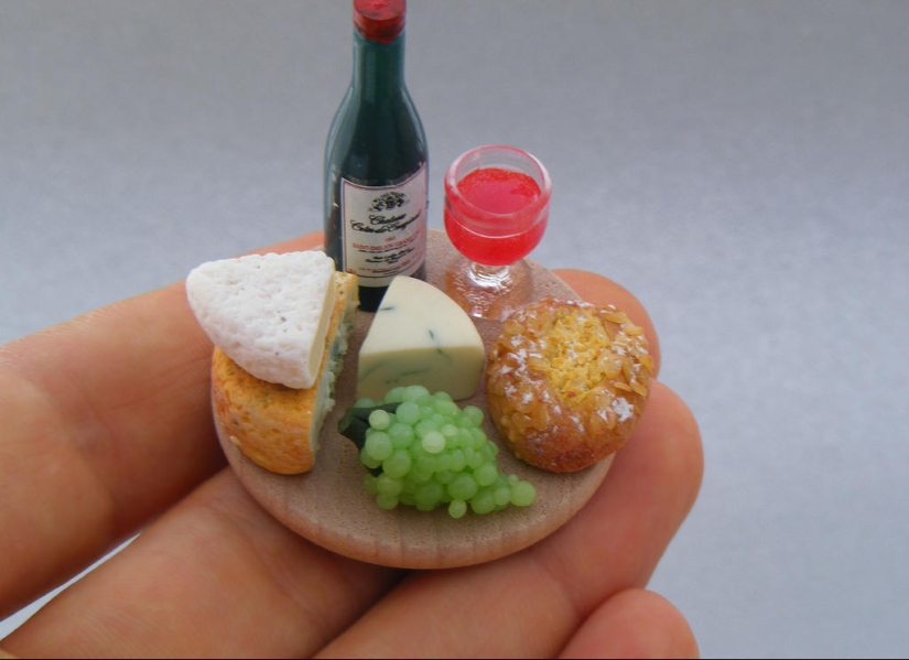 Appetizing miniatures from an Israeli master Appetizing miniatures from an Israeli master