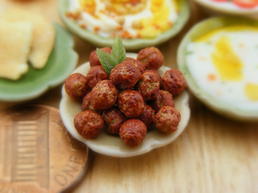 Appetizing miniatures from an Israeli master Appetizing miniatures from an Israeli master
