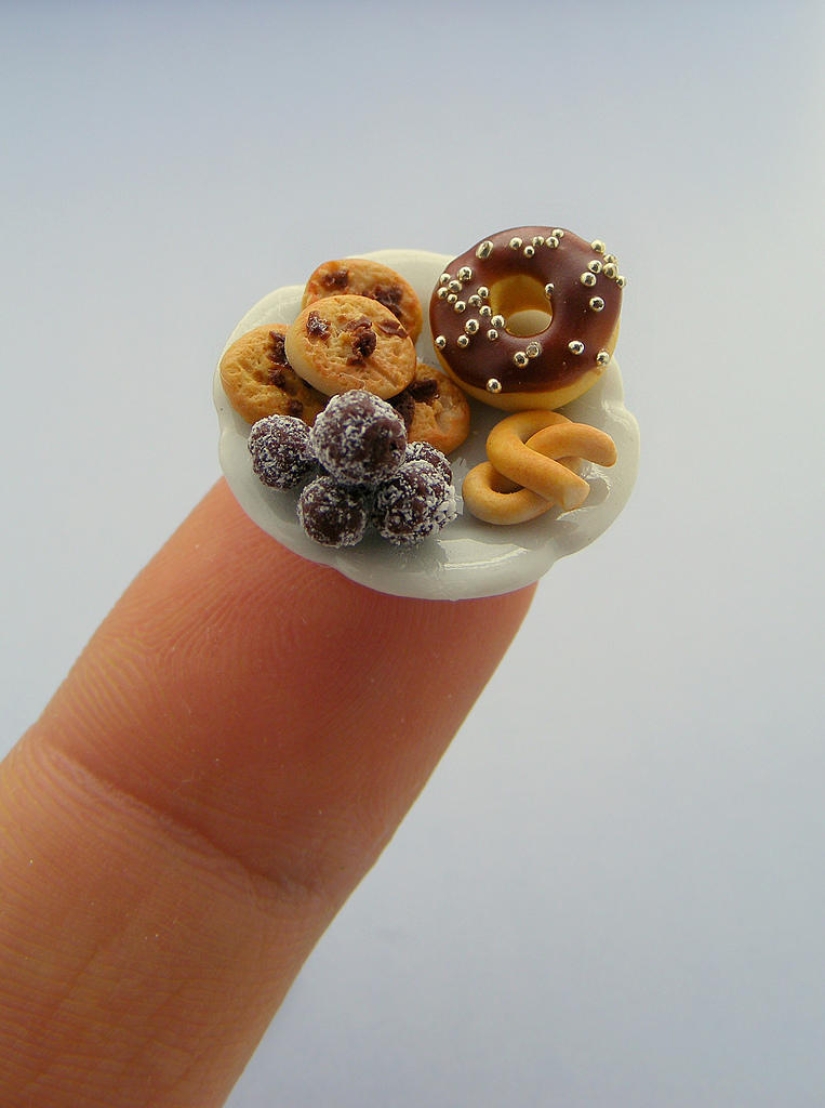 Appetizing miniatures from an Israeli master Appetizing miniatures from an Israeli master