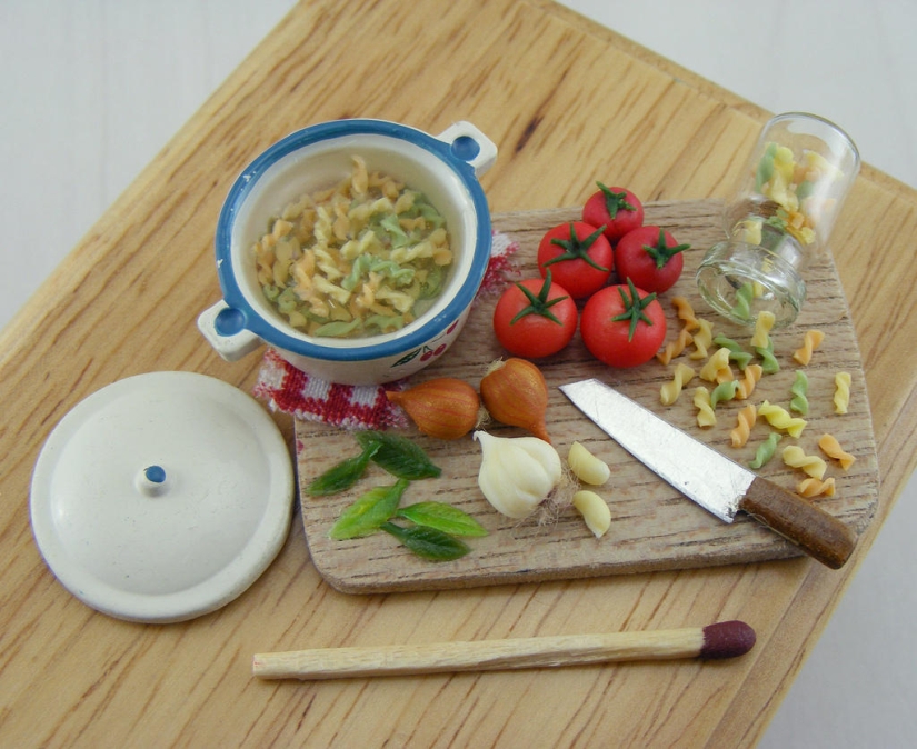 Appetizing miniatures from an Israeli master Appetizing miniatures from an Israeli master
