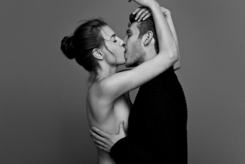 Are the photos just friends or a couple in love? Photo project about a kiss by Ben Lamberti