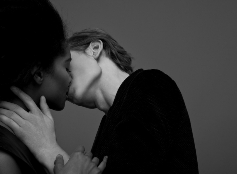 Are the photos just friends or a couple in love? Photo project about a kiss by Ben Lamberti