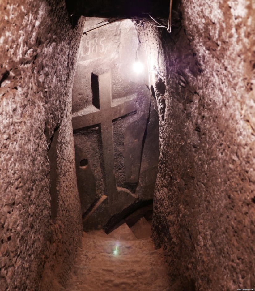 Armenia excavado tienda de verduras, pero consiguió llevar y construyó un templo subterráneo