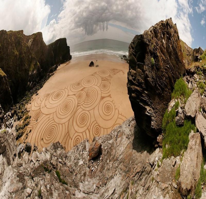 Art for an Hour – Tony Plant and his paintings on the sand