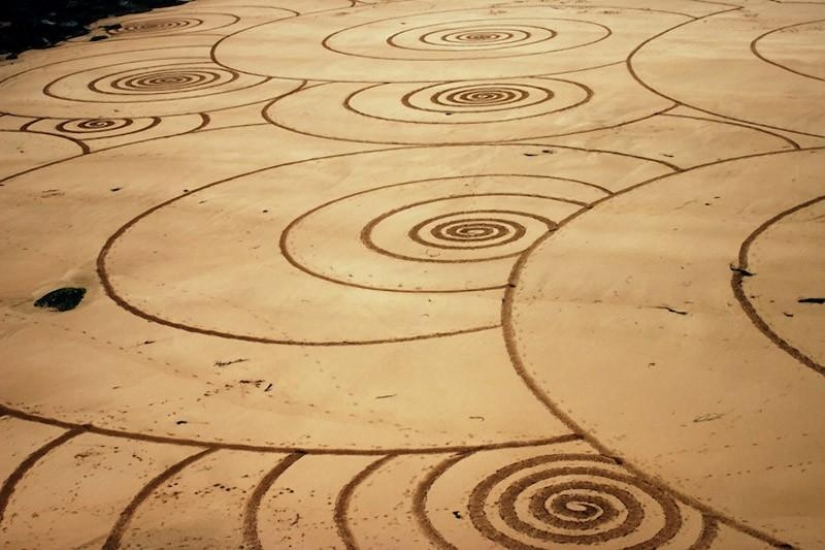 Arte por una hora-Tony Plant y sus pinturas sobre la arena