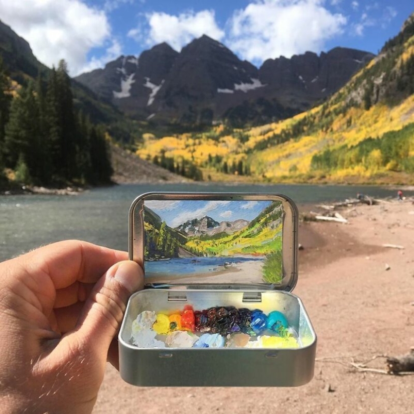 Artista dibuja las miniaturas de los paisajes en las cajas del caramelo
