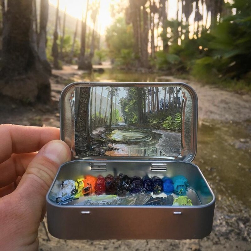 Artista dibuja las miniaturas de los paisajes en las cajas del caramelo
