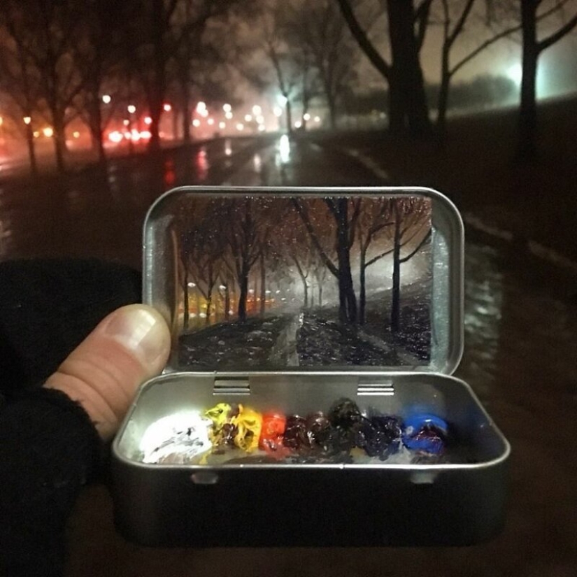 Artista dibuja las miniaturas de los paisajes en las cajas del caramelo
