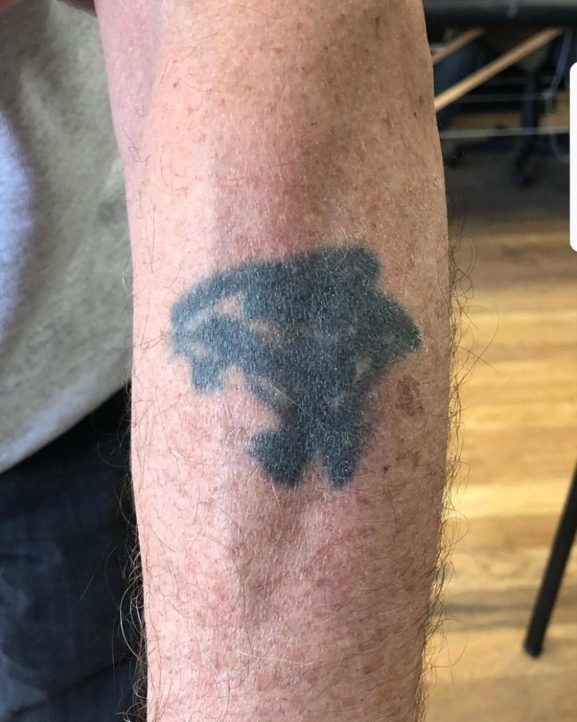 Así es como cambia un tatuaje a lo largo de más de cuarenta años