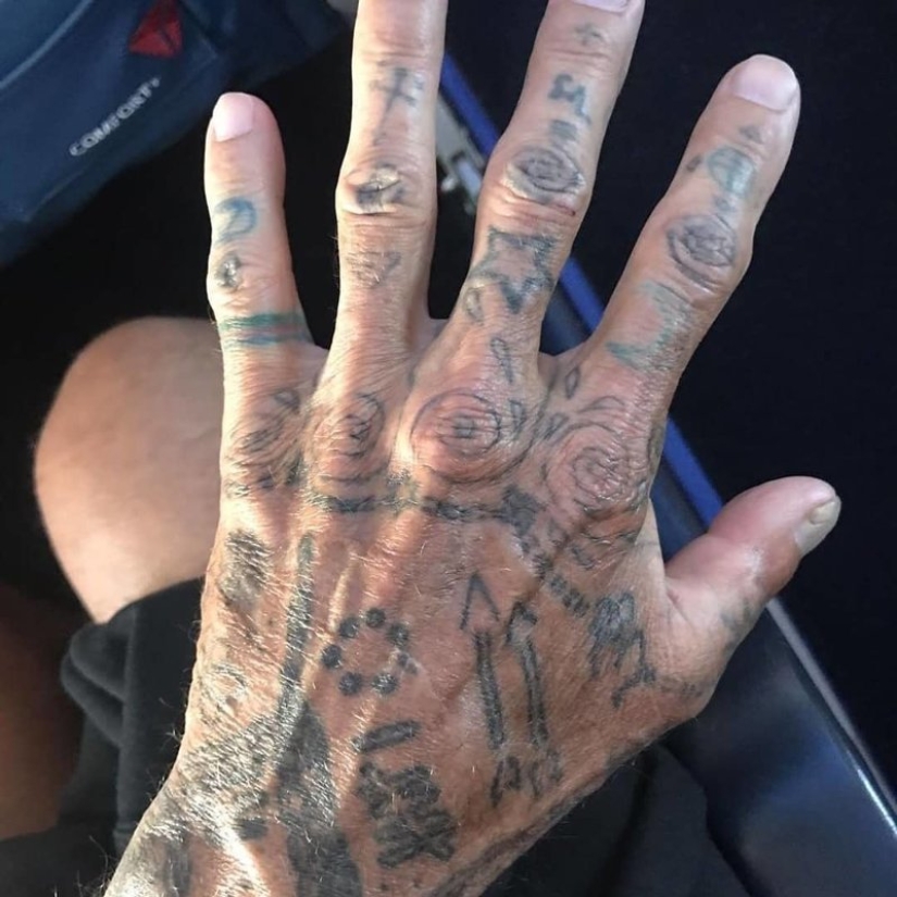 Así es como cambia un tatuaje a lo largo de más de cuarenta años