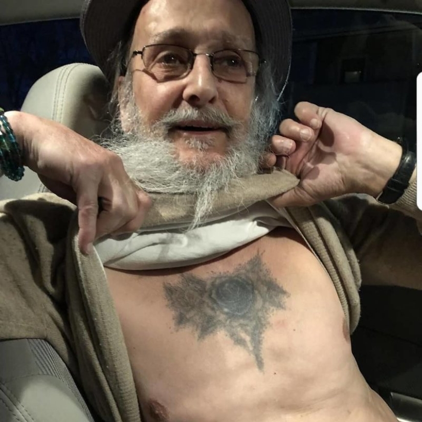 Así es como cambia un tatuaje a lo largo de más de cuarenta años