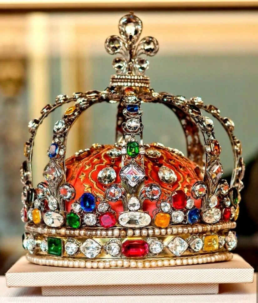 Así son 15 de las coronas más asombrosas de la historia Así son 15 de las coronas más asombrosas de la historia