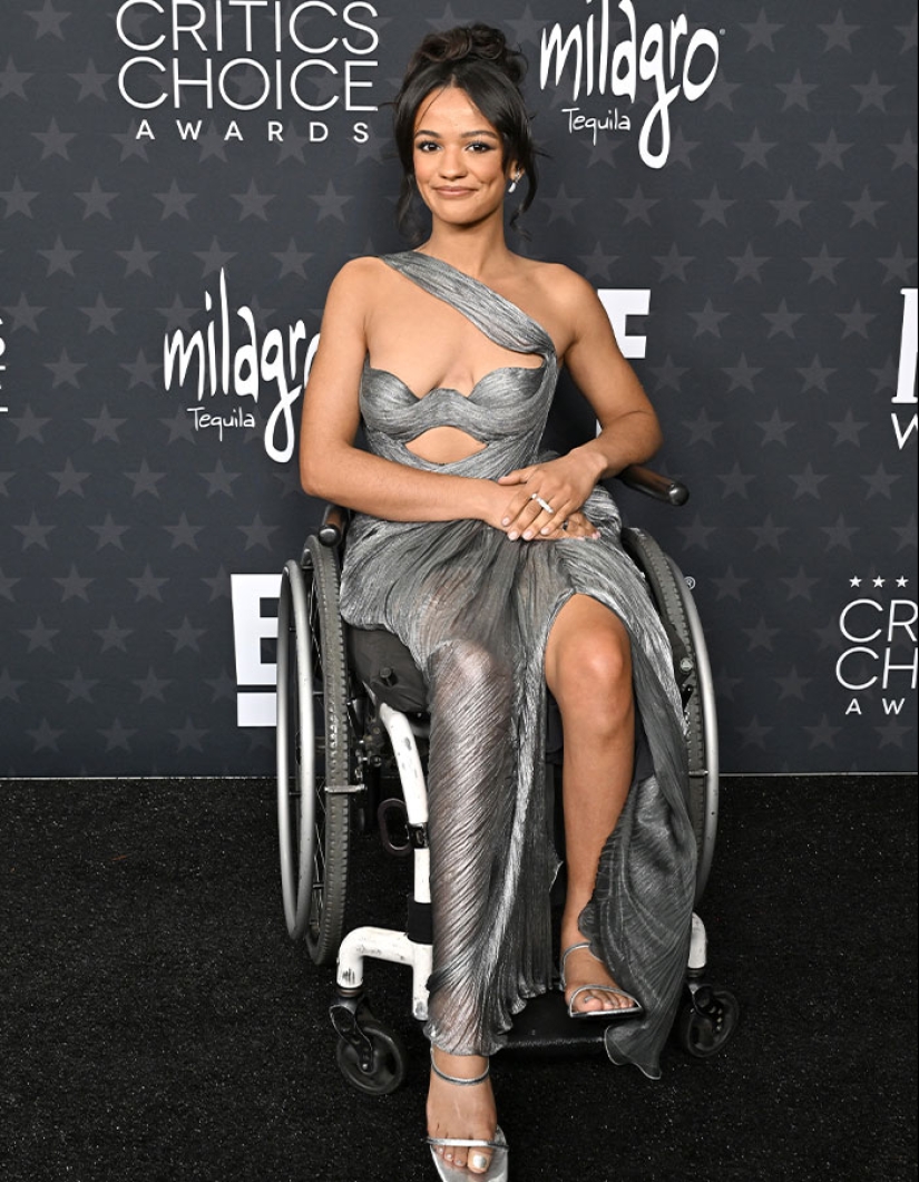 Atuendos deslumbrantes y desastres de moda en la alfombra roja de los premios Critics Choice Awards