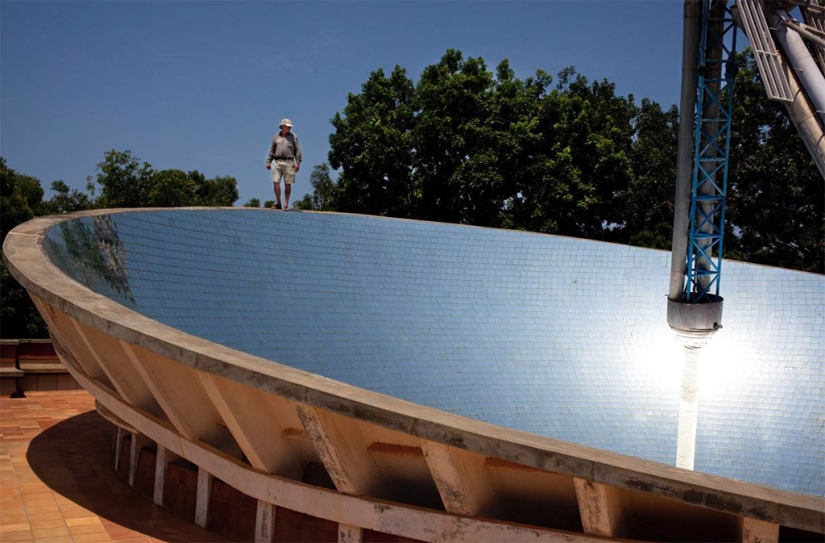 Auroville es una ciudad donde no hay política, religión ni diferencias nacionales. Auroville es una ciudad donde no hay política, religión ni diferencias nacionales.