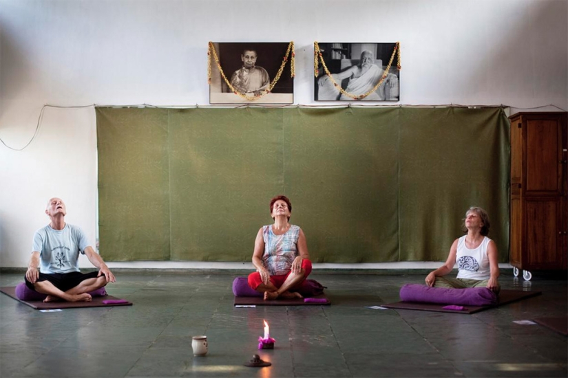 Auroville es una ciudad donde no hay política, religión ni diferencias nacionales. Auroville es una ciudad donde no hay política, religión ni diferencias nacionales.