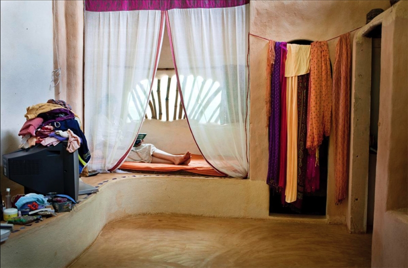 Auroville es una ciudad donde no hay política, religión ni diferencias nacionales. Auroville es una ciudad donde no hay política, religión ni diferencias nacionales.