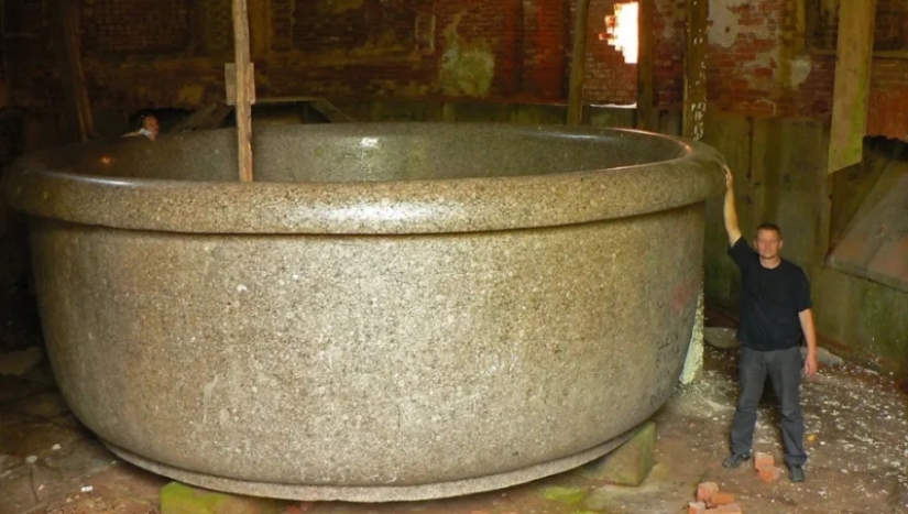 Baño zar: qué secretos esconde un cuenco gigante en un palacio abandonado